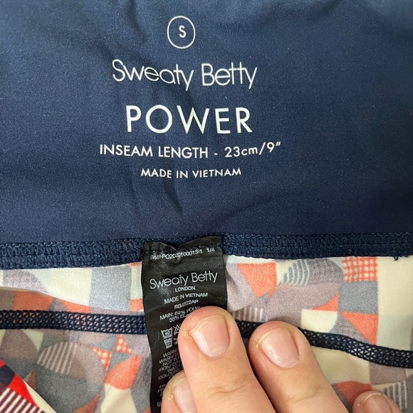 LOT OF 2 - Sweaty Betty Power 9" Biker Shorts Sz S 4/6 Green/Red Geo Maze Print - Picture 9 of 15